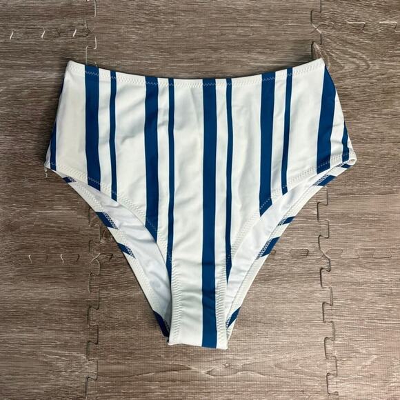 NWT‎ CUPSHE Women's Striped Halter Bikini Bottoms Blue Size Medium - Picture 1 of 3